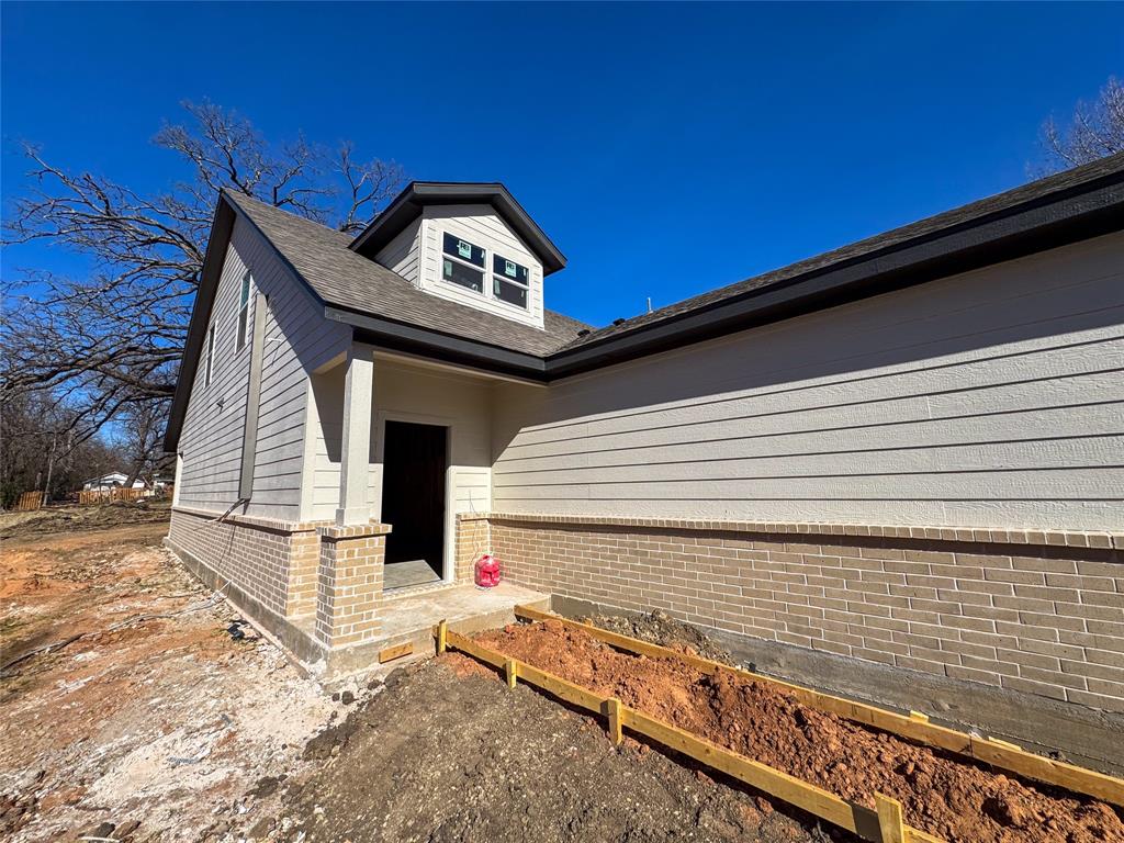 411/ 413 W Dulin Street