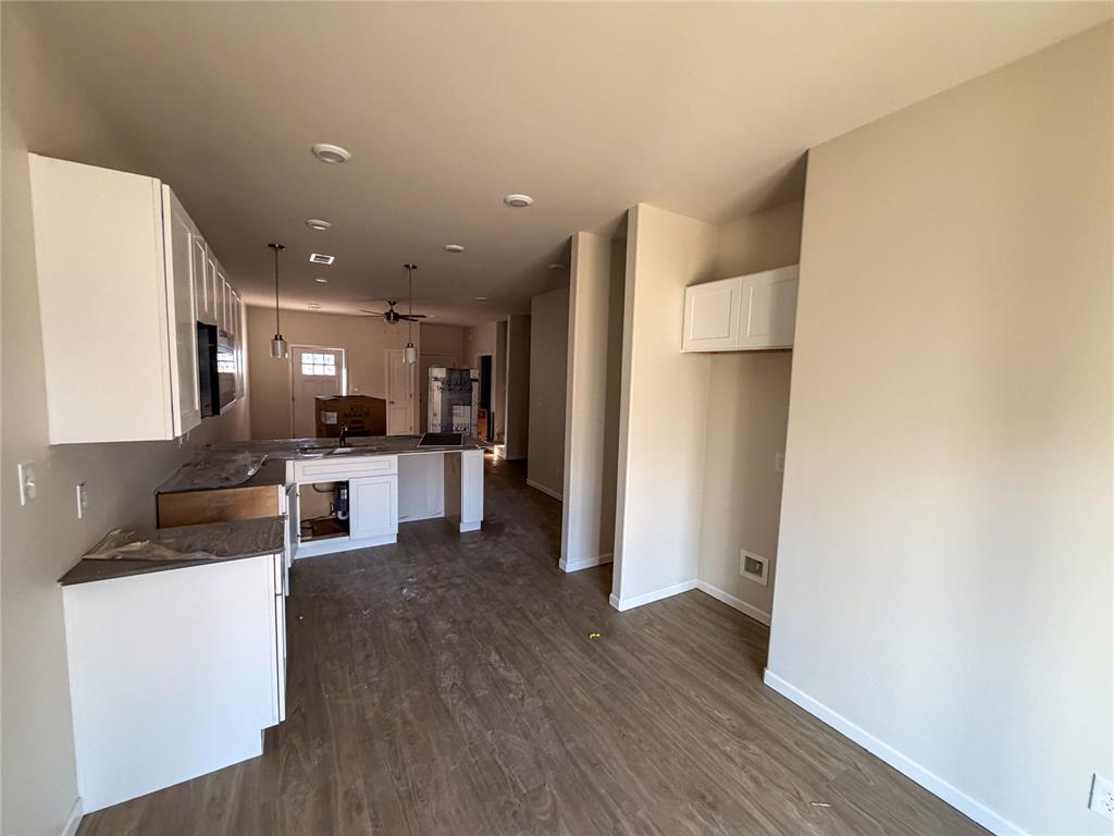 411/ 413 W Dulin Street