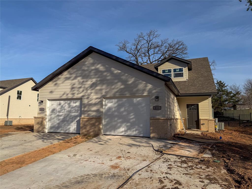 411/ 413 W Dulin Street