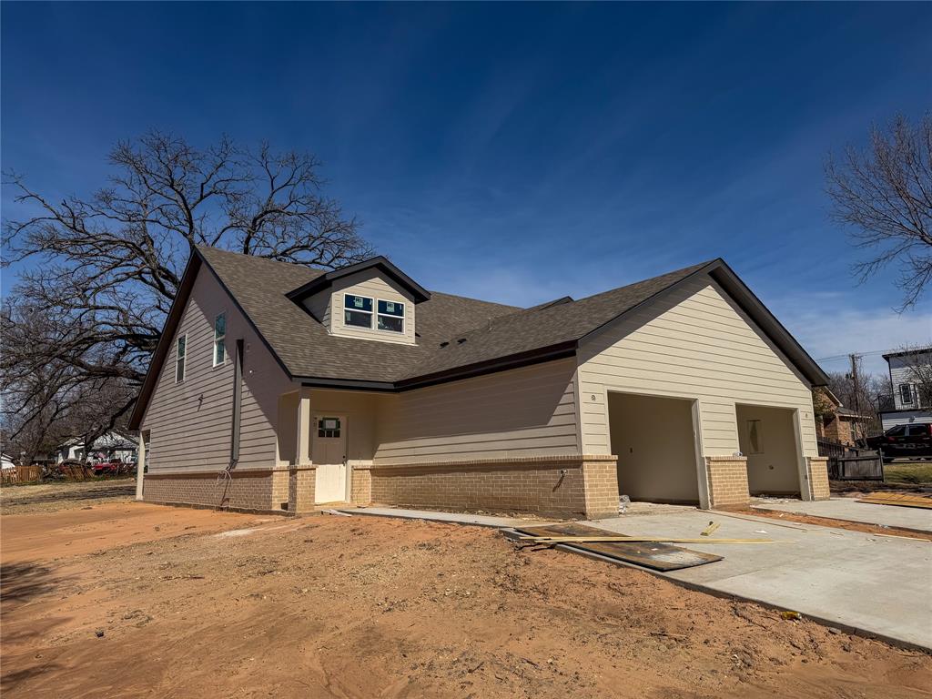 411/ 413 W Dulin Street