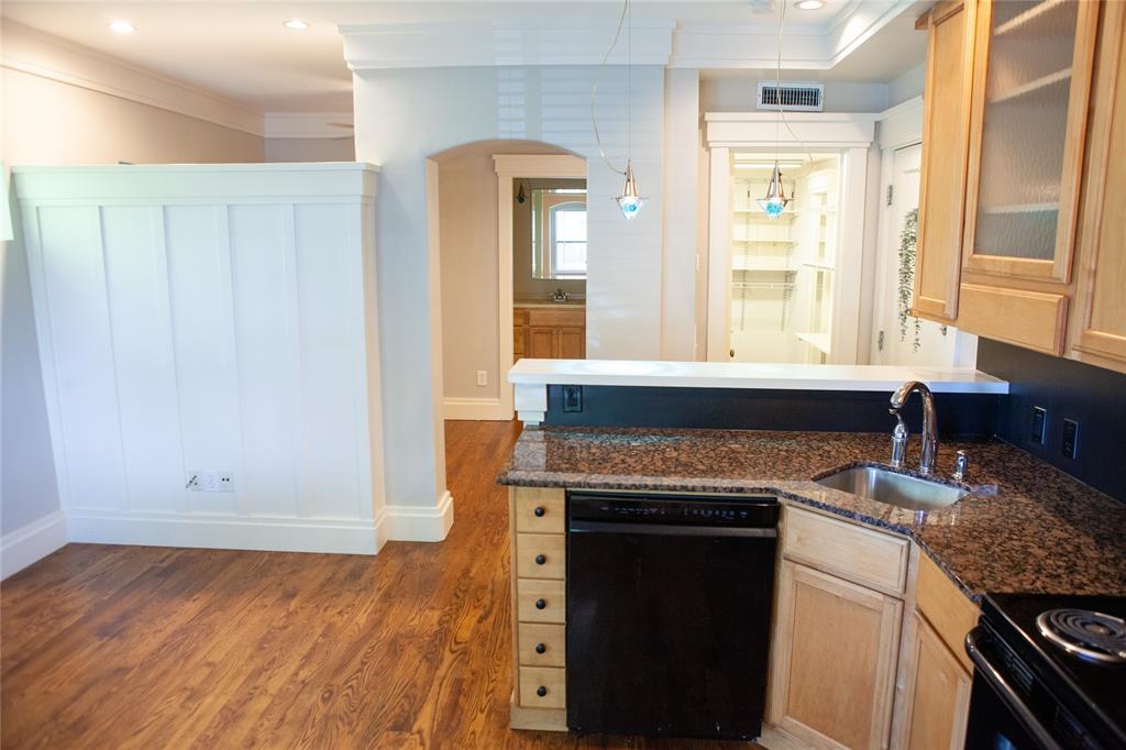 5837 Velasco Avenue 102