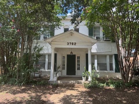 Photo of 3762 W 7th Street, Fort Worth, TX 76107 (MLS # 21097958)