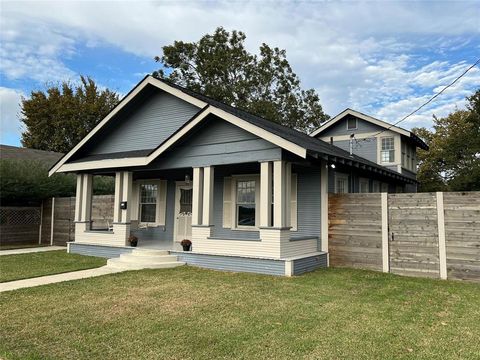 Photo of 511 N Beaton Street, Corsicana, TX 75110 (MLS # 21210138)