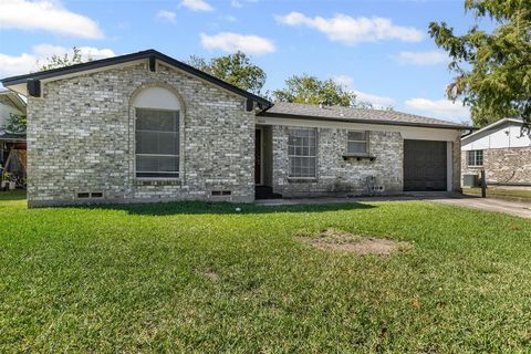 3925 Sapling Drive Balch Springs TX 75180