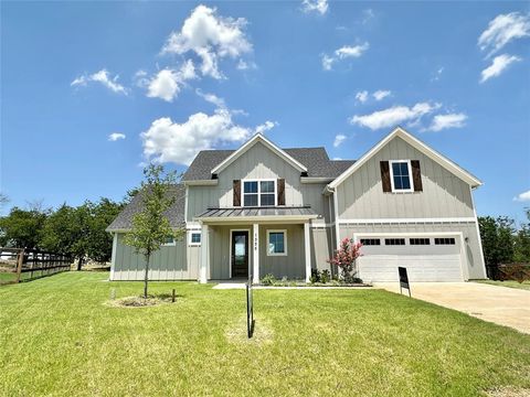Photo of 1355 Orange Blossom Court, Gainesville, TX 76240 (MLS # 21238025)