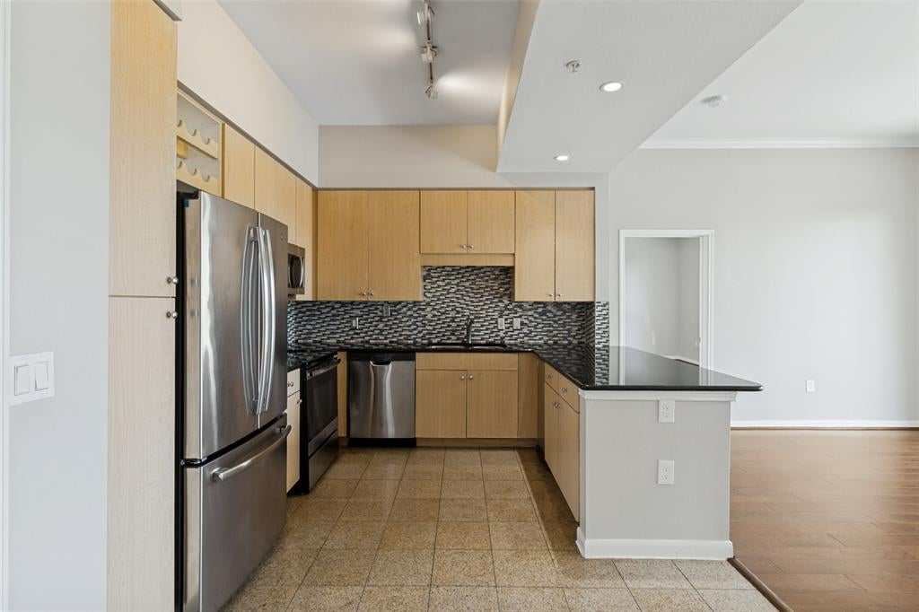 3225 Turtle Creek Boulevard 1111