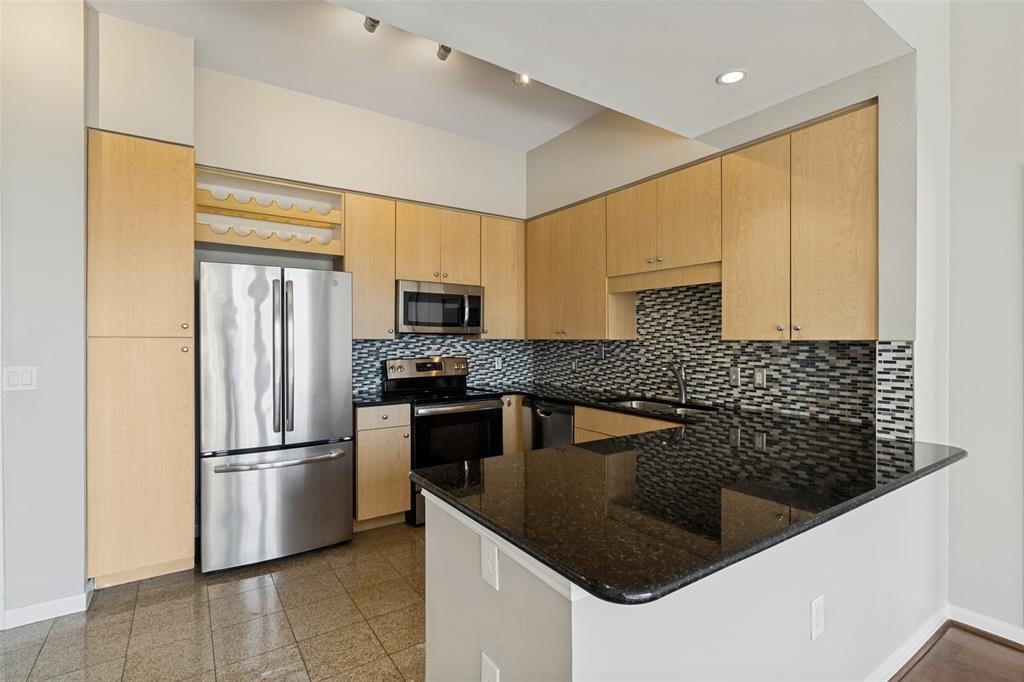 3225 Turtle Creek Boulevard 1111