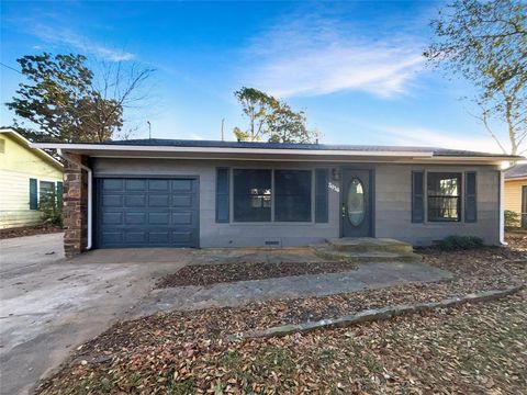 Photo of 2016 Bluebonnet Avenue, Denison, TX 75020 (MLS # 21158720)