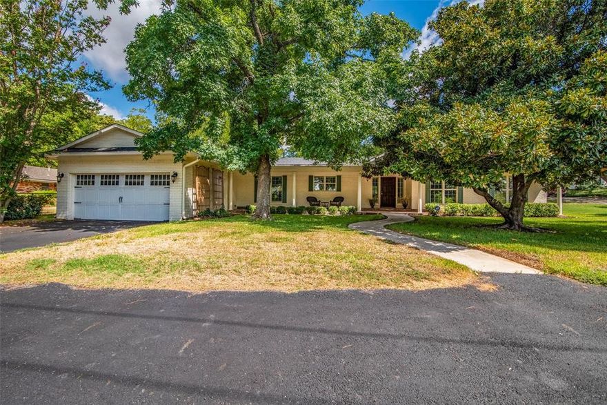 Outstanding remodel of this 1964 home sitting on 1.25 acres and backing up to Waterloo Lake Park.  A list of full features in provided in the document section of this listing.  Some of the features include hardwood floors, plantation shutters, an all-season back porch, tankless water heater, pot filler over the stove, an apron sink, large kitchen island, pull out shelves in lower kitchen cabinets,  and awesome open floor plan.  Master bath has a separate shower, a 6 foot soaking tub and separate sinks.   Make an appointment to see this beautiful home today!