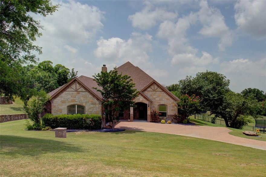 Welcome to 136 Meadow Arbor Drive, Weatherford, a beautifully maintained one-acre property in the desirable Ellis Creek Ranch area, offering pastoral peace with modern convenience. This open-concept home features 4 bedrooms, 2 bathrooms, and 2 living areas with a split-bedroom layout for privacy. The spacious and luxurious primary suite provides a true retreat.
Enjoy outdoor living with scenic views, a fenced yard for children or animals, solar lights lining the driveway, and an outdoor living area complete with a Green Egg ready for cooking. The property has septic and plenty of room to breathe, garden, or simply enjoy the quiet countryside.
The neighborhood includes two fishing ponds and sits across from an equestrian farm, adding to the serene, country atmosphere. Recent updates include a new water heater, upgraded insulation, security cameras and doorbell, a new water tank, and a new water softener system. A riding lawnmower is negotiable. Showings begin Jan 5 2025
Just 2.5 miles from downtown Weatherford, 25 minutes to Fort Worth, and approximately 70 minutes to DFW Airport—this is country living at its finest, offering peace of place.