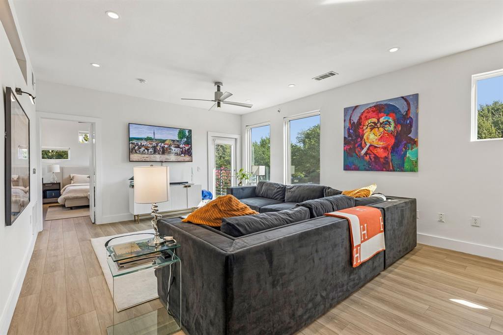 4107 Bowser Avenue 102