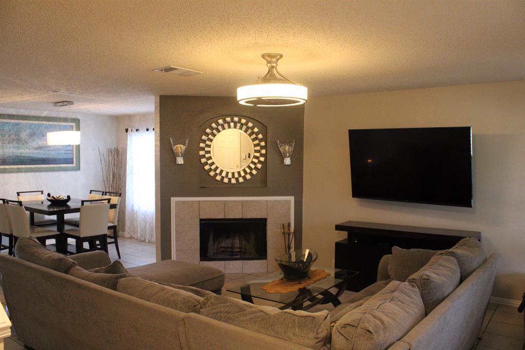 221 Pinecrest