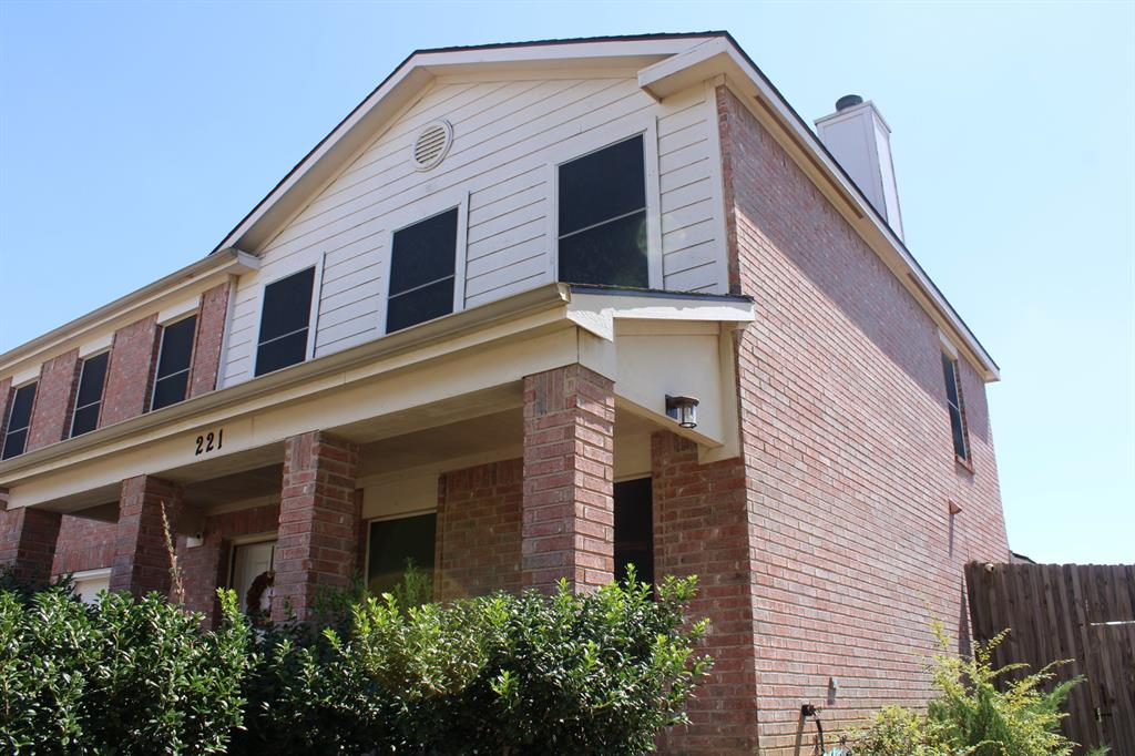 221 Pinecrest
