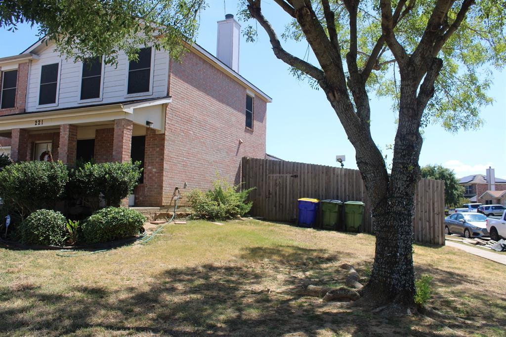221 Pinecrest