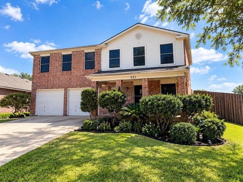 Photo of 221 Pinecrest, Seagoville, TX 75159 (MLS # 21387833)