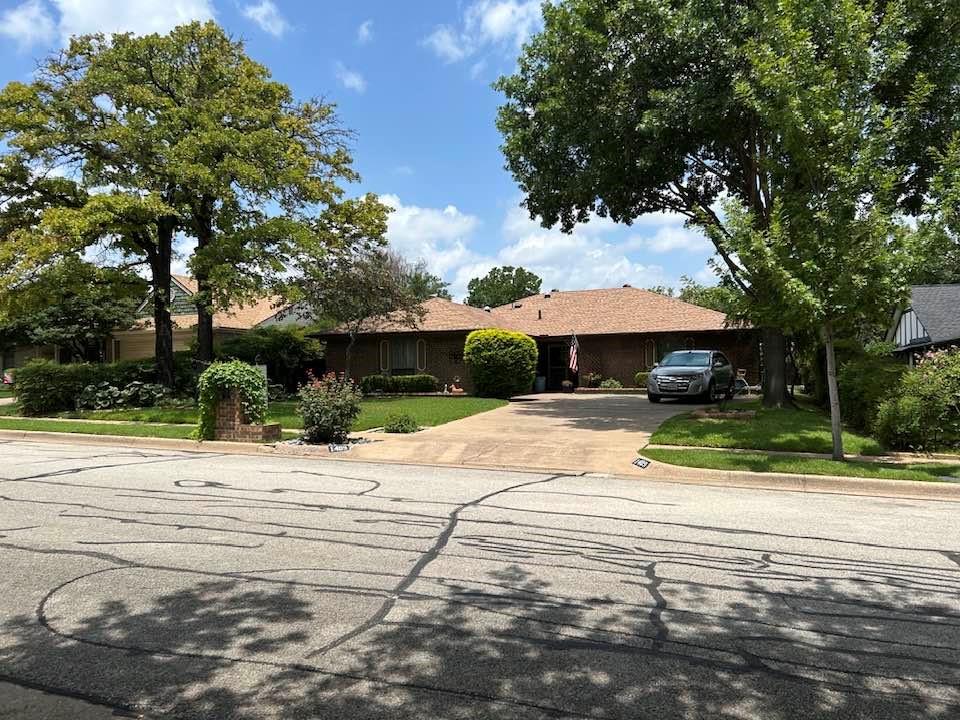 1409 Circle Lane