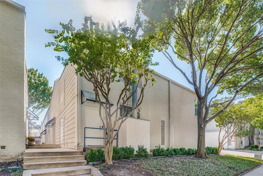 Beautiful Modern Chic 1 Bedroom, 1.1 Bath designed by Ron Wommack. One block away from Katy Trail, and your favorite shops & restaurants off Fitzhugh & Knox. Downstairs living area includes hardwood floors, and a custom concrete fireplace. Open kitchen includes updated, stainless-steel appliances and direct access to the attached garage - a rarity for the building. Upstairs you will find a spacious Master Suite with built-in bookshelves and a large walk-in closet, custom drapes from The Shade Store and gorgeous entry door hardware from House of Antique Hardware. Spa-like ensuite bath includes double sink vanity, as well as an oversized shower. AC Unit purchased in 2022.
Buyer and Buyer Agent to confirm all information is correct.