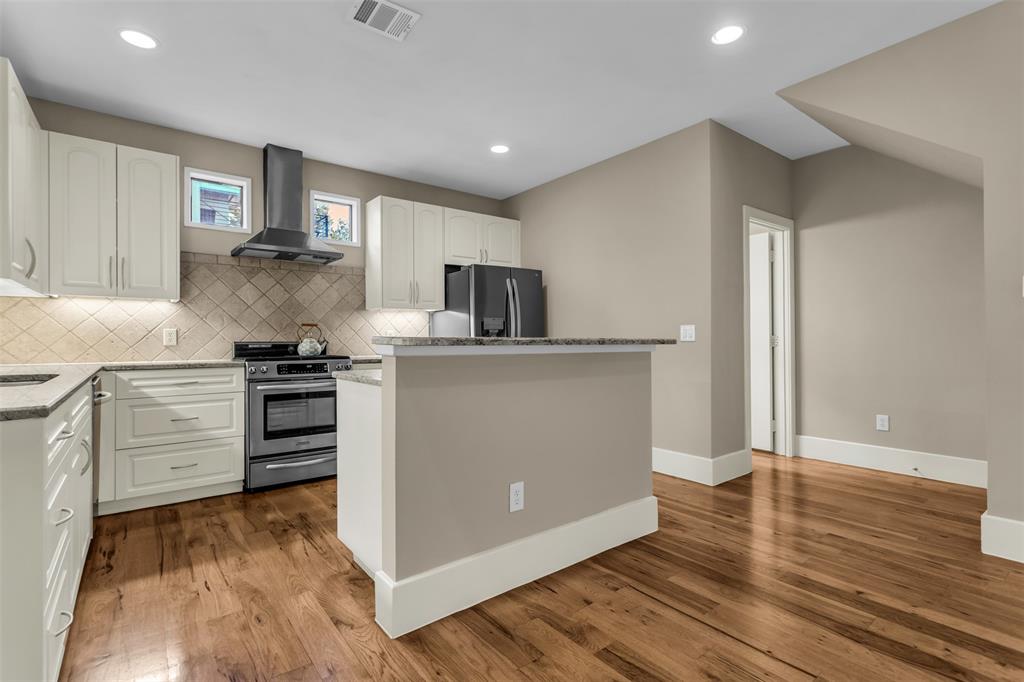 Shelby Court Oaklawn Condos - Residential