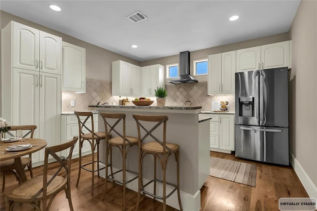 Shelby Court Oaklawn Condos - Residential