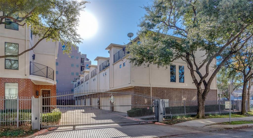 Shelby Court Oaklawn Condos - Residential