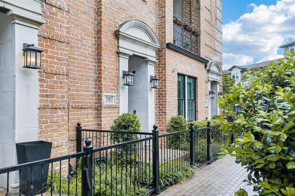 707 Will Rice Avenue