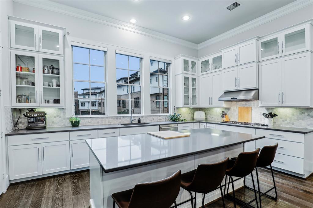 707 Will Rice Avenue