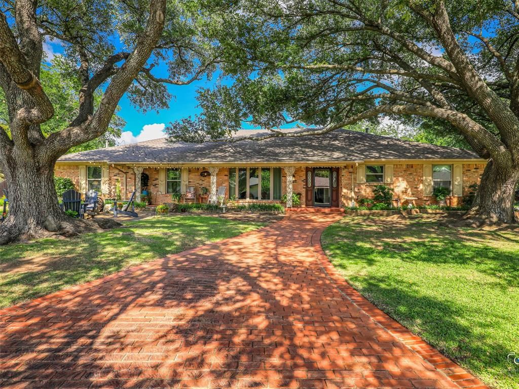 Photo of 2513 Brookhaven Drive, Denison, TX 75020 (MLS # 21302311)