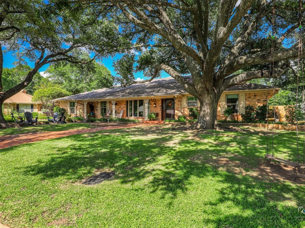 Photo of 2513 Brookhaven Drive, Denison, TX 75020 (MLS # 21302311)