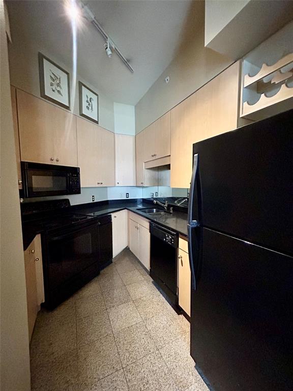 Renaissance Turtle Crk Condo - Residential