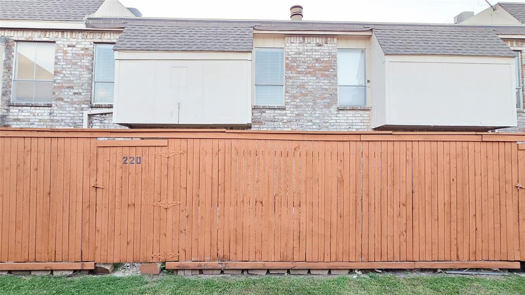 Richardson Life Style Twnhms - Residential