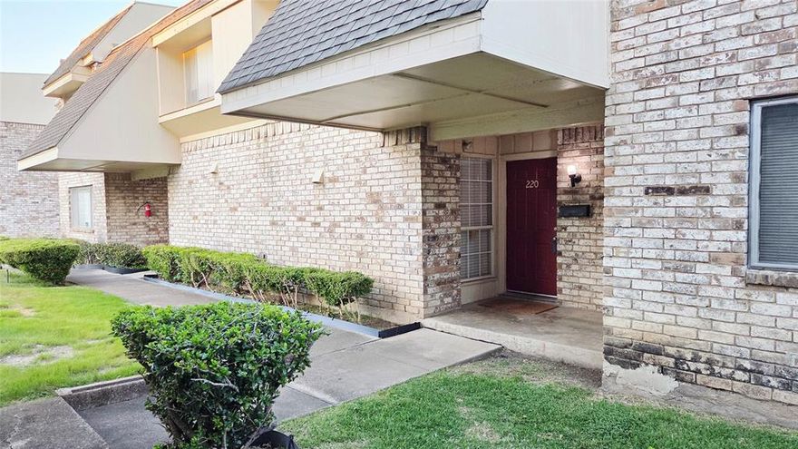 Beautifully renovated 3 bed 2.5 bath Condominium unit located in the highly desirable location of Richardson. Recent whole house fresh paint, recent carpet, remodeled master bathroom and guest bathroom. Updated kitchen with granite counter top, stainless appliances, ceramic tile flooring. A small backyard provides outdoor space. Walking distance to local retails, grocery stores, walking trails and parks. Two assigned parking spots (1 is covered and1 is uncovered).