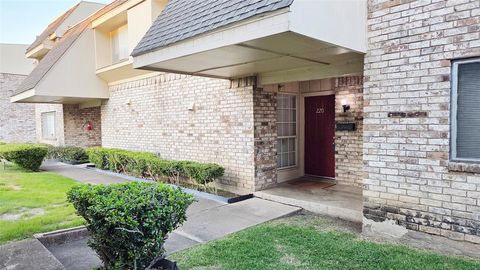 Photo of 220 Village North Drive, Richardson, TX 75081 (MLS # 21222577)