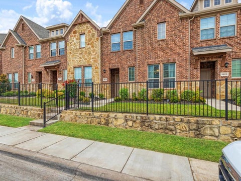 Photo of 1913 Buffalo Hill Drive, Mesquite, TX 75149 (MLS # 21372700)