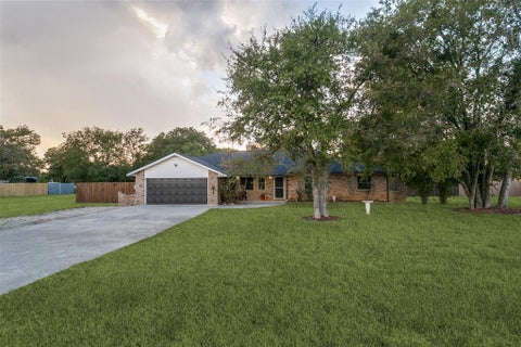 Photo of 2400 S Bonnie Brae Street, Denton, TX 76207 (MLS # 21388040)