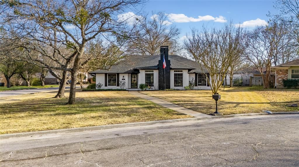 Photo of 403 Muskrat Place, Greenville, TX 75402 (MLS # 21196930)