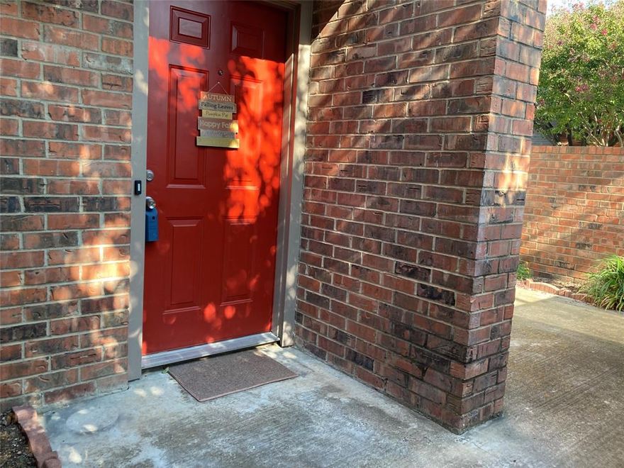 GREAT LOCATION, CONDITION & PRICE! This cozy little community is tucked away so don't blink, you'll be sorry you missed it. END unit has that townhome, loft-like feel with a private courtyard patio. Soaring ceiling with spacious living area, 1 BR with 1.5 Bath, WB fireplace, wine cooler in kitchen. 2 COVERED Parking spaces, FALL 2020 installed LVP flooring and carpet. FALL 2020 replaced all HVAC systems, water heater, oven and wine cooler.  Ready for move-in.
Water, sewage, garbage & HOA fees included in rent.
Agent is owner