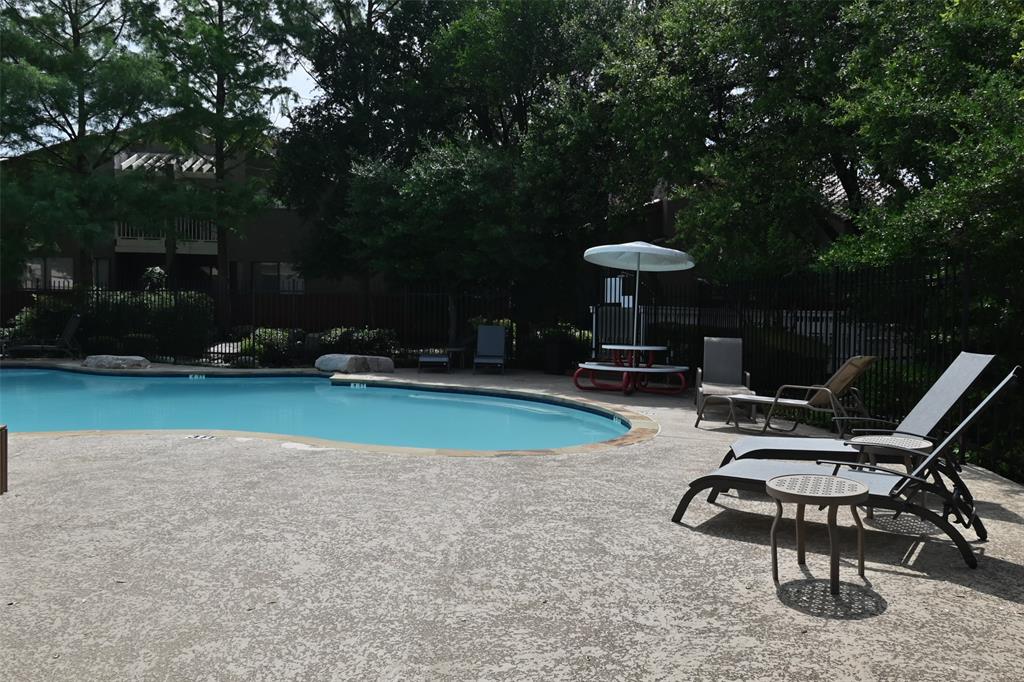 Villas Condo At Pkwy Village - Residential