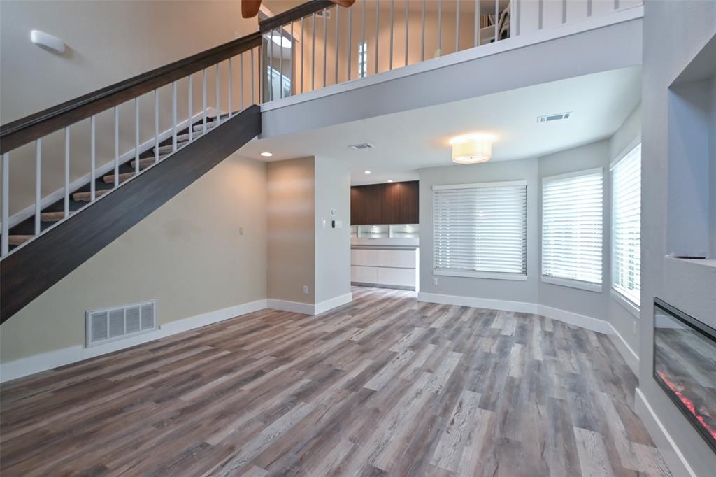 Villas Condo At Pkwy Village - Residential