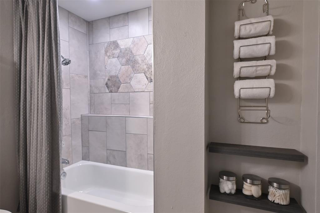 Villas Condo At Pkwy Village - Residential