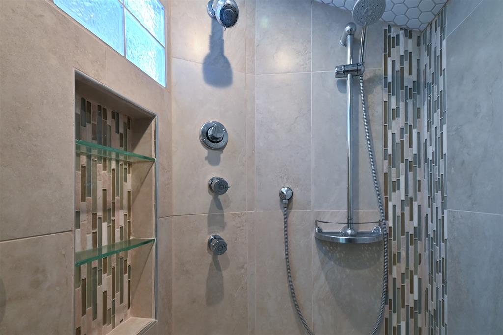 Villas Condo At Pkwy Village - Residential