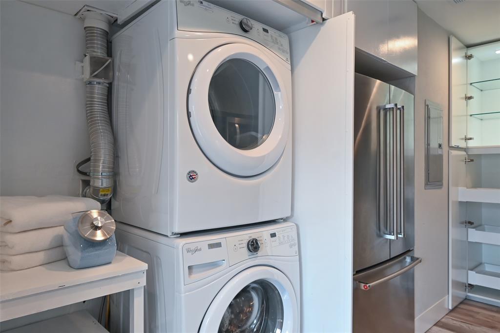 Villas Condo At Pkwy Village - Residential