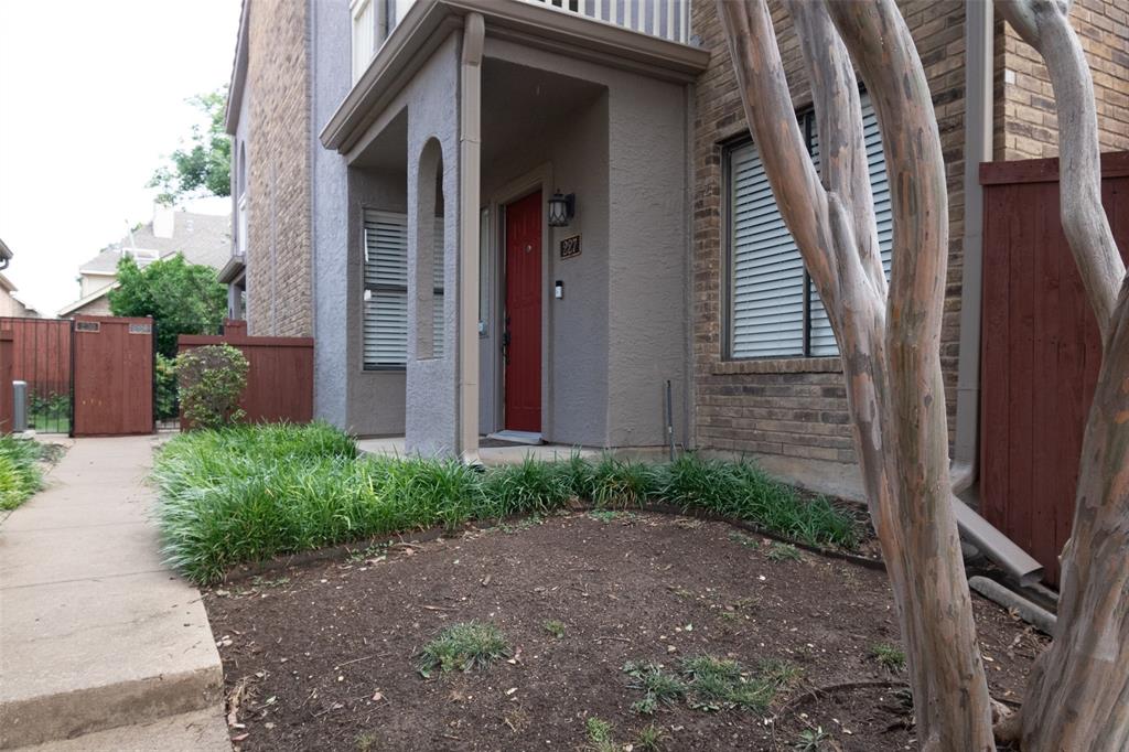 Villas Condo At Pkwy Village - Residential