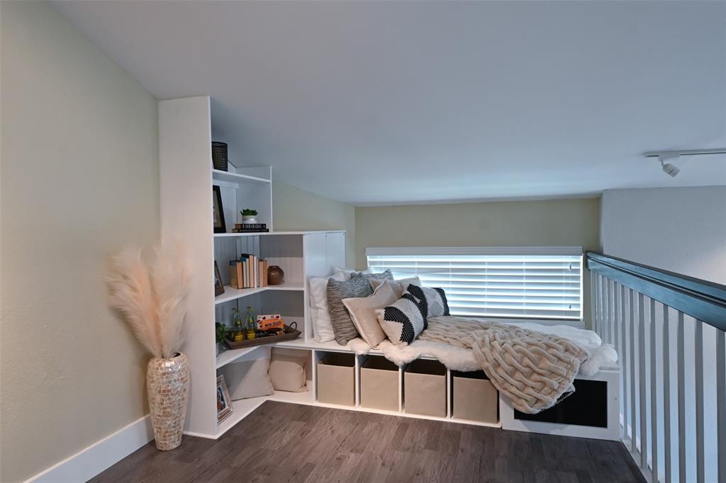 Villas Condo At Pkwy Village - Residential