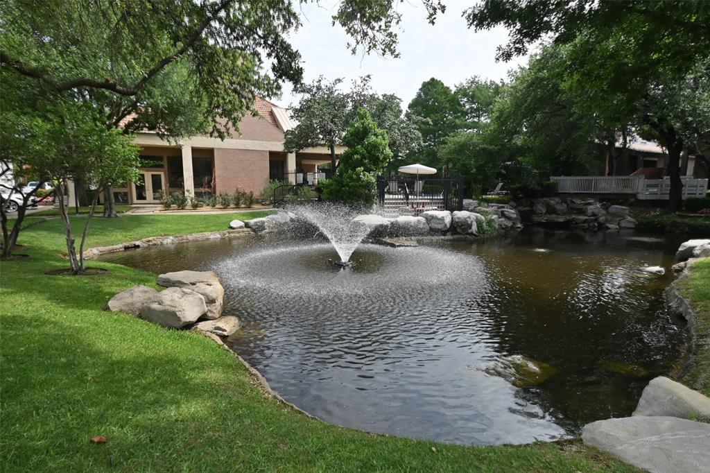 Villas Condo At Pkwy Village - Residential