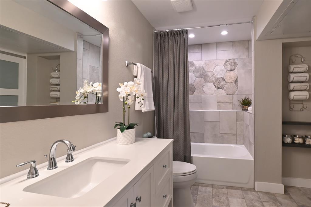 Villas Condo At Pkwy Village - Residential