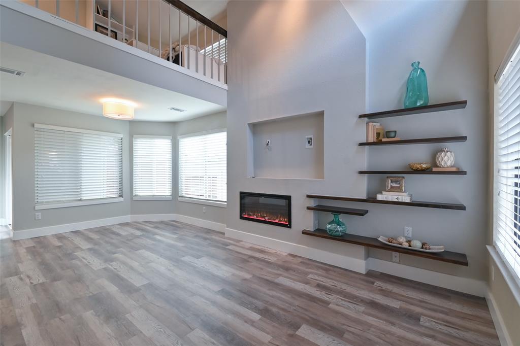 Villas Condo At Pkwy Village - Residential