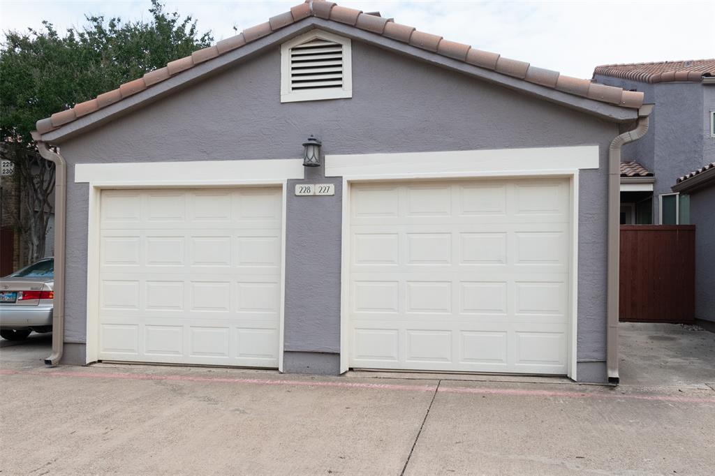 Villas Condo At Pkwy Village - Residential