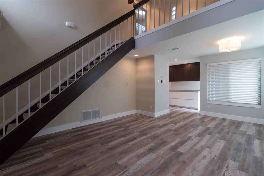 Villas Condo At Pkwy Village - Residential