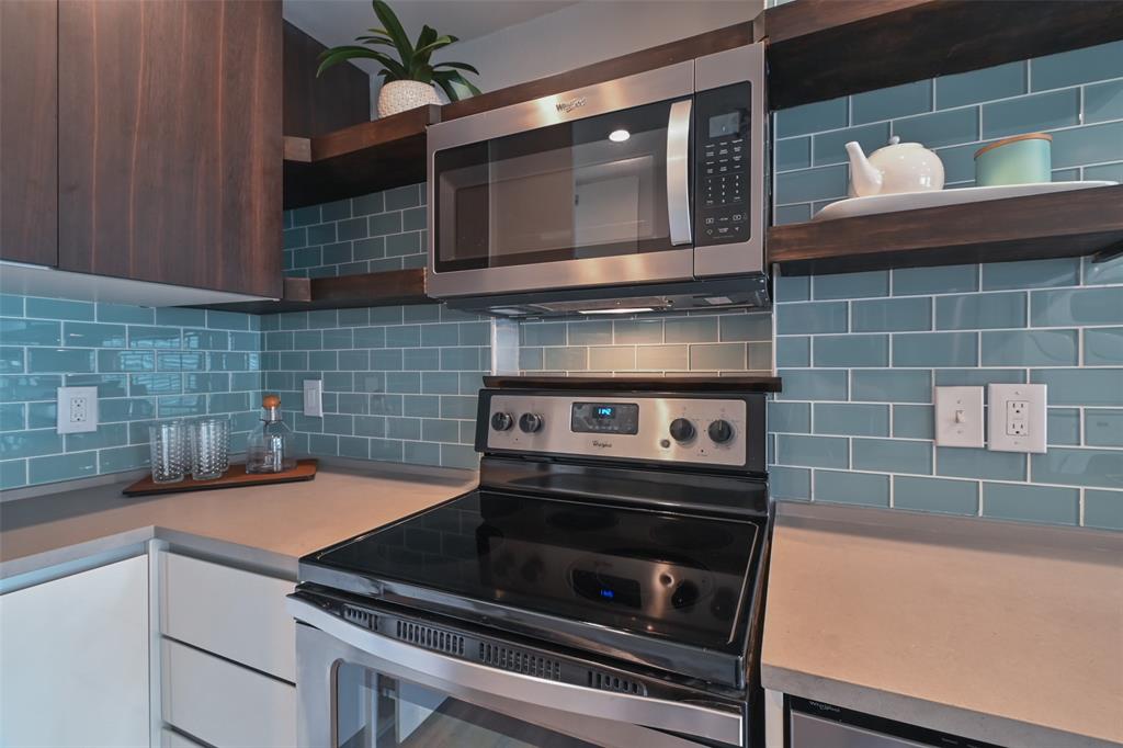 Villas Condo At Pkwy Village - Residential