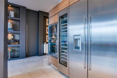 Tiny photo for 2408 Victory Park Lane #1439, Dallas, TX 75219 (MLS # 21061961)